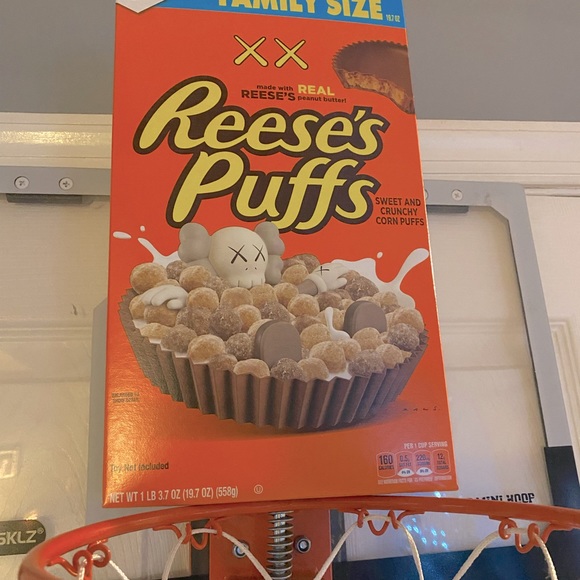❌❌ KAWS
Kaws x Reese's Puffs Box
ONE SIZE
Condition: New! Thanks for looking! - Picture 2 of 8